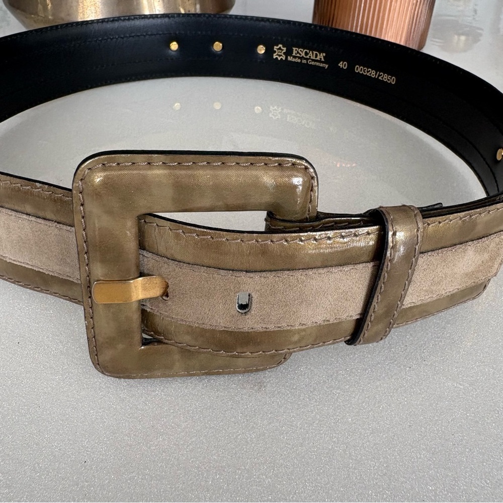 Vintage Escada Leather Belt with Gold Shell Detail Taup and Beige Two Tone - Picture 2 of 7